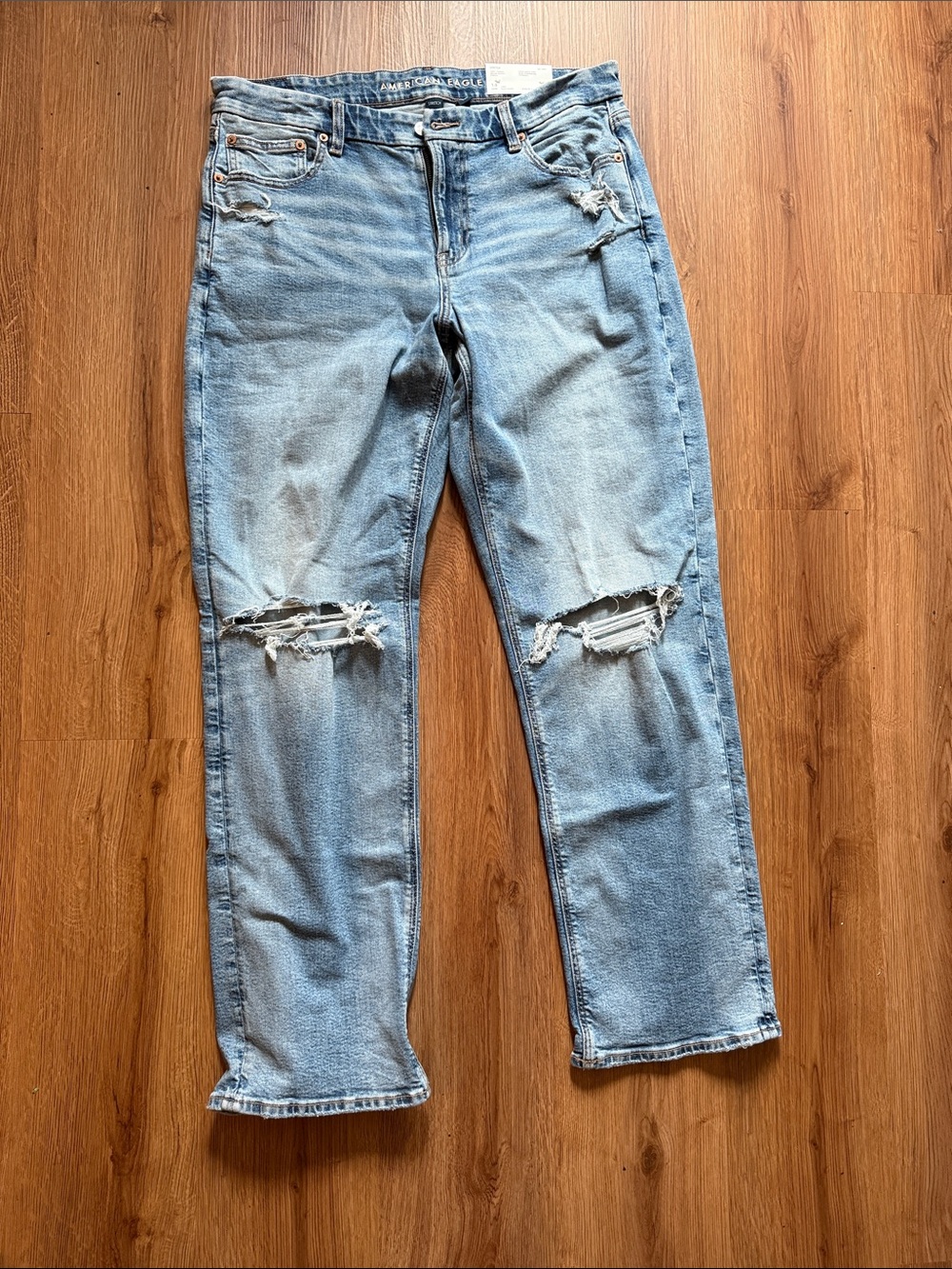American Eagle Light Blue Distressed Women’s Jeans
